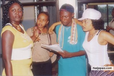 Mr.Magic rehearsing with lola toluwalase, chinelo ndigwe & nkiru sylvanus on the set of Unknown Evil (2004) - click for next photo