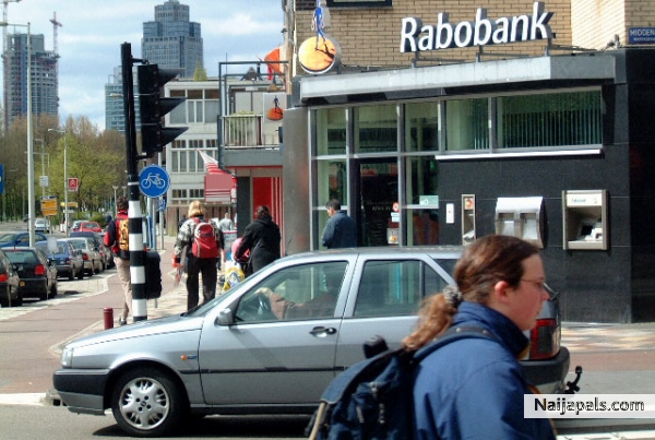 Walking is My Part Of Traveling. My RaboBank Knows This and Respects My Aspect. - click for next photo
