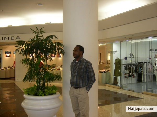i m obinna, here to meet friends - click for next photo