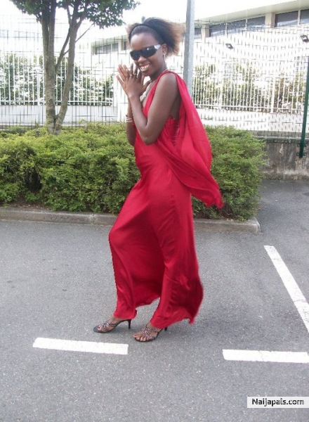 lady in red - click for next photo