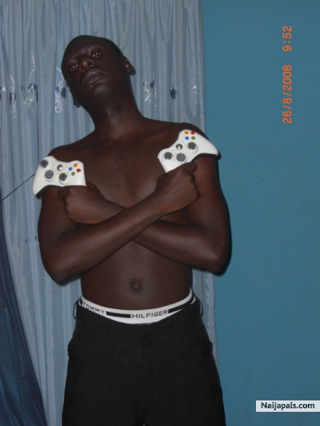 mad gaming skilz......you dig?? - click for next photo