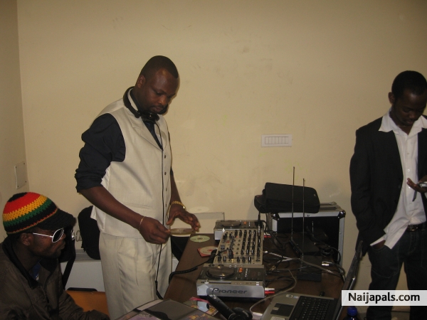 DJ TONY IN DA MIX - click for next photo