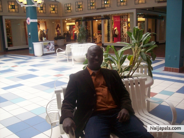 Chilling at mall - click for next photo