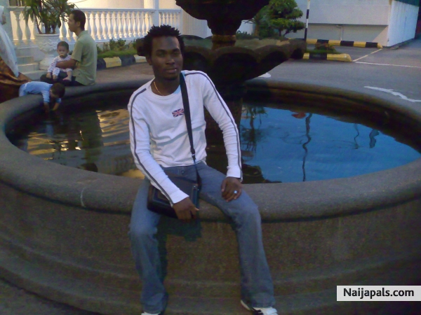 HAVING GOOD TIME IN MA COMPOUND - click for next photo