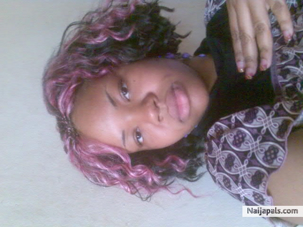 Check out my new look to match wit ma nails. He he - click for next photo