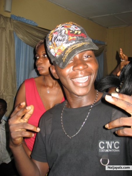 Aye nlo - click for next photo