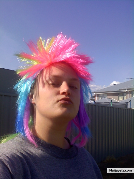 my sexy wig ha ha ha - click for next photo