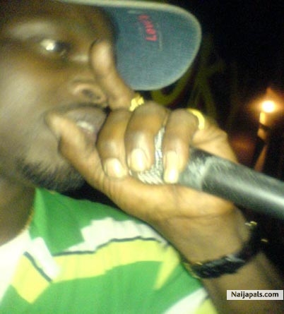 givin a shout out ma boyz - click for next photo