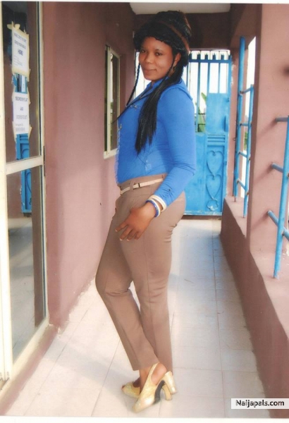 Lady Best De Hair Make-up Artist - click for next photo