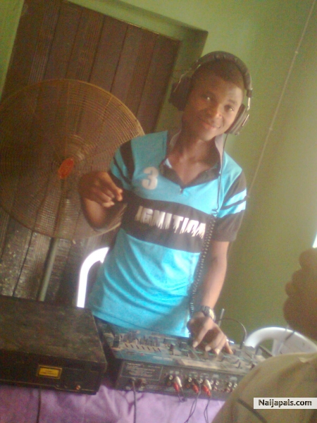 DJ JOELTOSAINO - click for next photo
