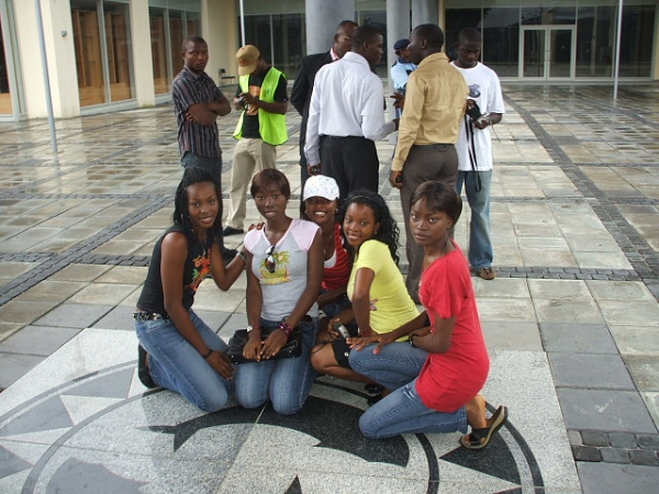 uNIbENs STUDENT VISIT TinApA - click for next photo