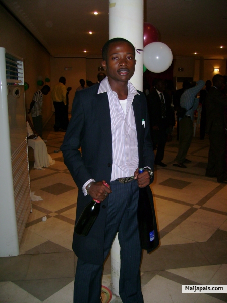 AT GRAD PAR-TAY!!!!!! - click for next photo