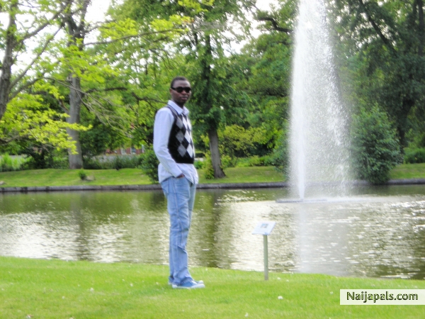  - click for next photo