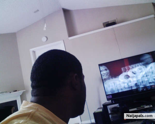 ...hmmm.. whos head is this.?.. - click for next photo