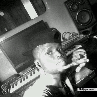 chilling in d studio - click for next photo