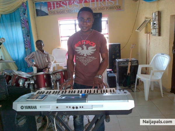 Make a joyful noise unto the Lord with your instruments of praise! - click for next photo