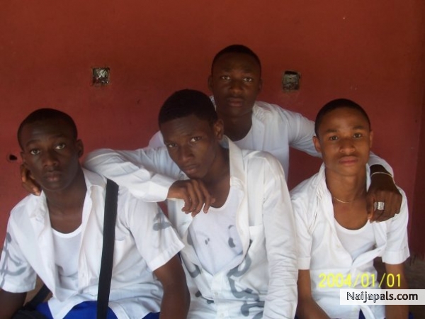 my sch mates,jst look at fresh boys - click for next photo