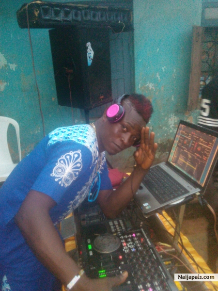 dj1000 - click for next photo