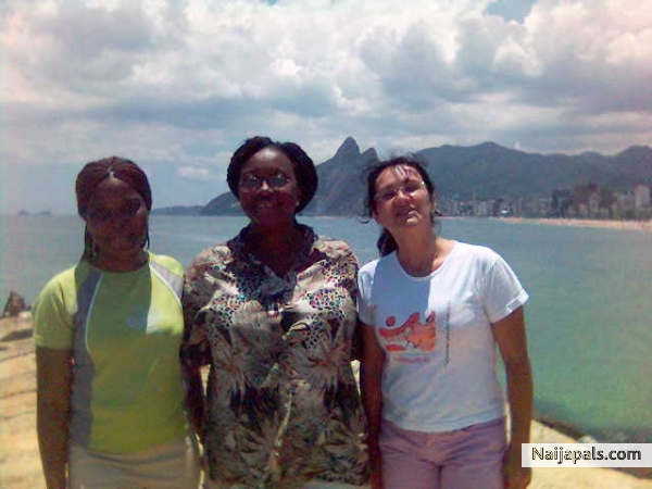 with friends at the Ipnema beach, Rio de Janeiro, Brazil - click for next photo
