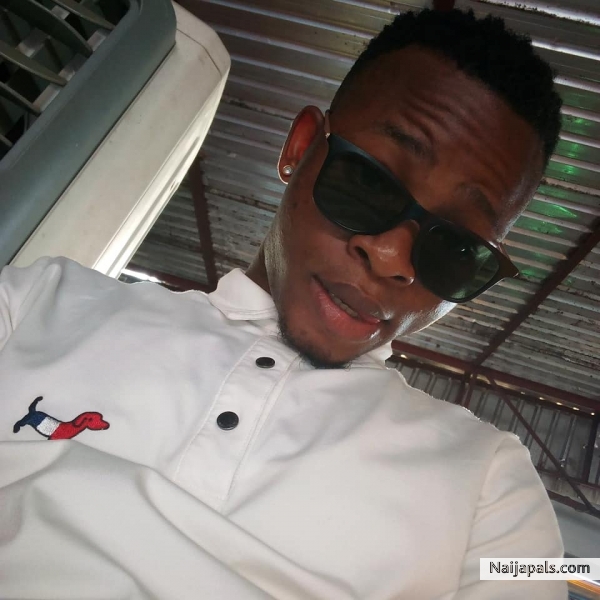 Dancehall lord - click for next photo