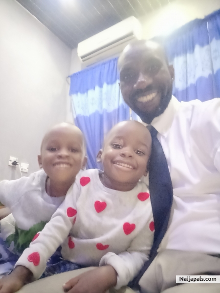 Artist -Atuzanah and his kids - click for next photo
