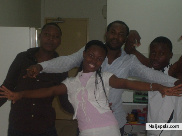 i guess am missing here!!but stilll mi hommies... - click for next photo