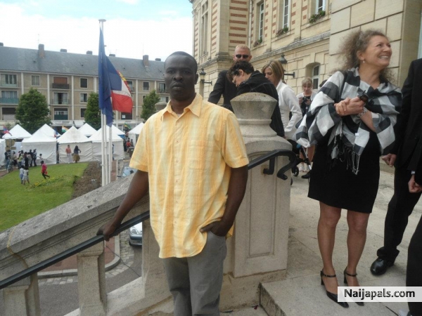  - click for next photo