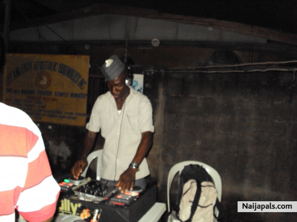 am the DISK JORKEY (DJ) - click for next photo