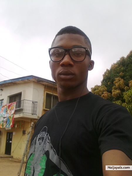 Flex Wide when it comes to Naija Pals - click for next photo