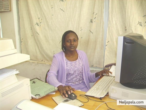 Rozzie at work - click for next photo