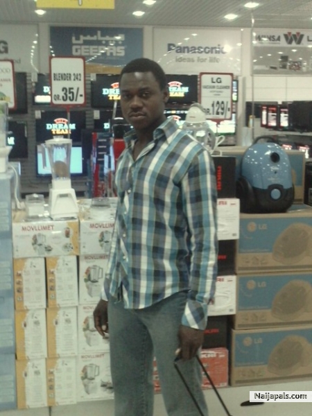 my pix at safarri shopping mull in doha, qatar - click for next photo