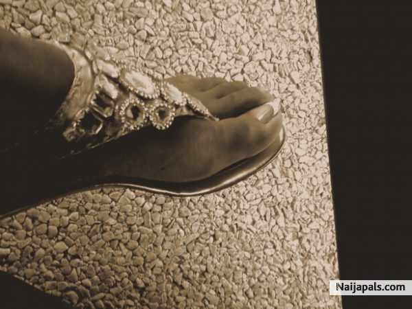 MY CUTE SANDALS - click for next photo