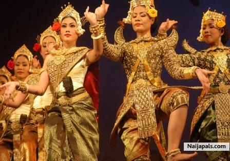 Royal Dance (Cambodia) - click for next photo