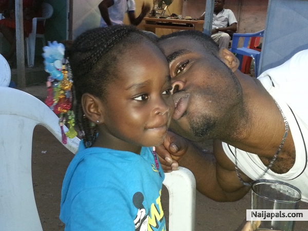 Like Daddy like daughter lol - click for next photo