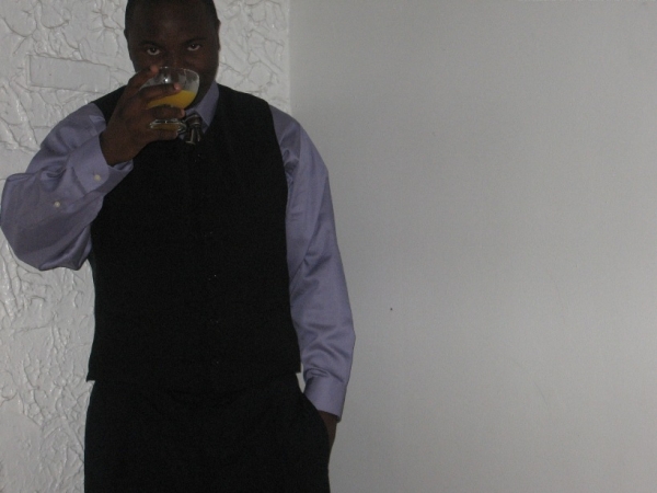 Dont worry am not gettin drunk...its just an orange juice - click for next photo