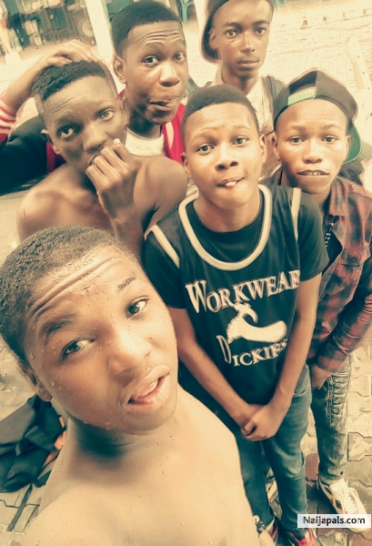 Mello boiz warri live - click for next photo