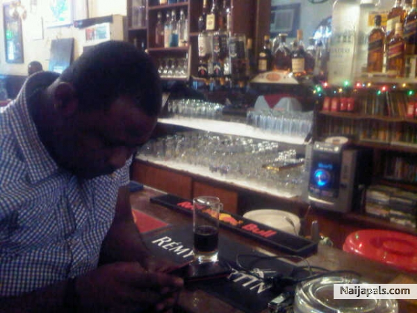 chilling in the bar - click for next photo