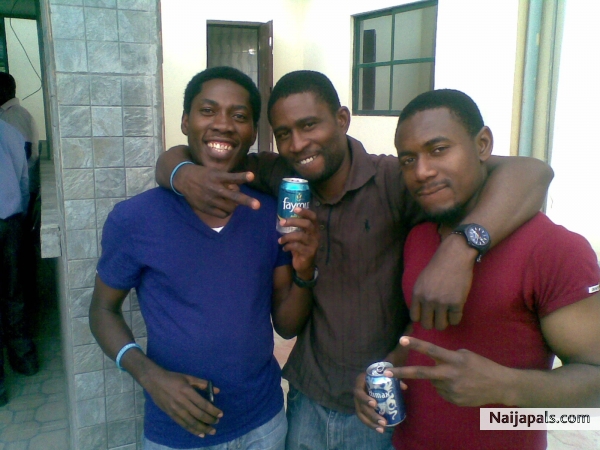 CHILLING OUT WITH FRIENDS - click for next photo