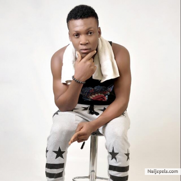 uc.com mryesboss a nigeria artist and a good stage crooner - click for next photo