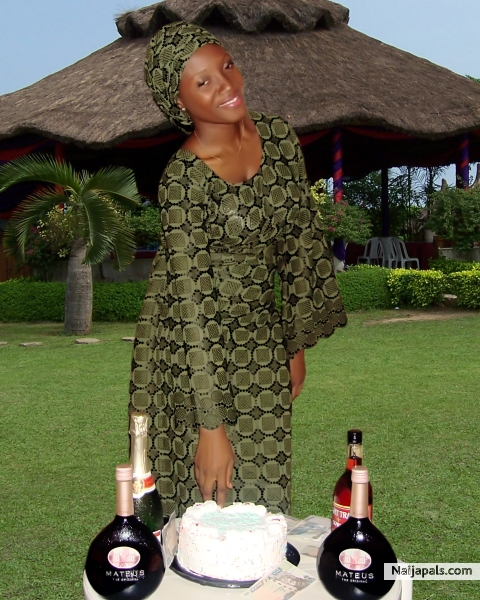 Alhaja Oyindamola - click for next photo