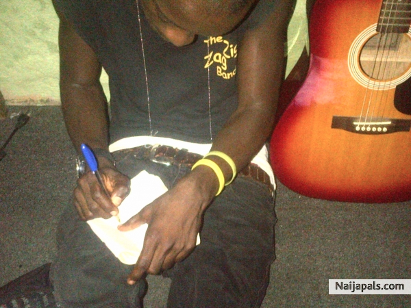 lyricxix - click for next photo