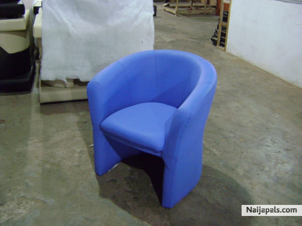 HOTEL SETTEE - click for next photo