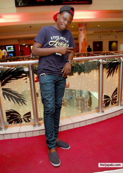 d palm mall flexin - click for next photo