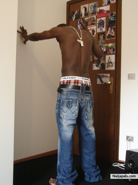 watch ma back and ma bizz 4 me. - click for next photo