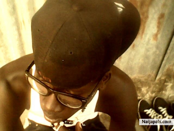 I don't need a start to press in the play cus waitin for the wind miht cost u a day. Holla - click for next photo