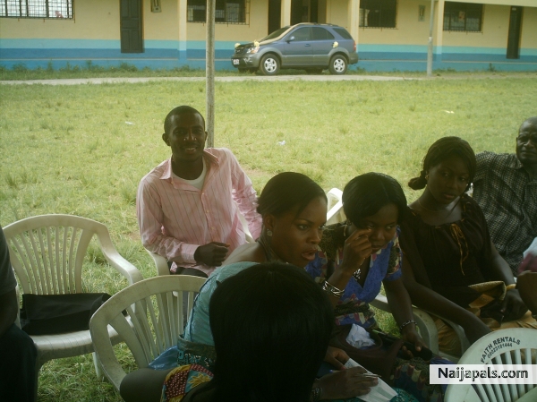 I aM D gUY iN Da pInK ShIRt...sMiLiNG - click for next photo