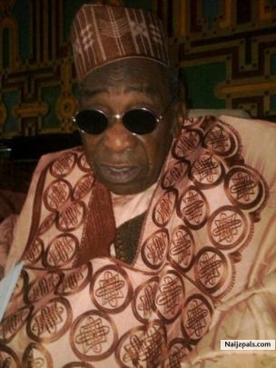 Allah ya yi wa Dan masanin Kano Alhaji Yusuf Maitama Sule rasuwa a ranar Litinin da safe bayan ya sha fama da jinya. Wata majiya daga iyalansa ta tabbatarwa da BBC rasuwar, amma babu wani karin bayani zuwa lokacin wallafa wannan labari. Ya rasu ne a kasar Masar inda ya yi jinyar rashin lafiyar da ya yi fama da ita. Marigayi Maitama Sule shaharraren dan siyasa ne a Najeriya, wanda ya rike mukamin minista da kuma jakadan kasar a Majalisar Dinkin Duniya. Dan masanin Kano ya mutu yana da shekara 88 - click for next photo