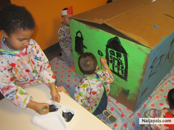 Kids learning to understand Green. - click for next photo