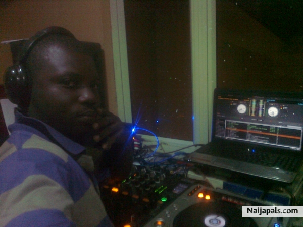 DEEJAY BLAZE - click for next photo