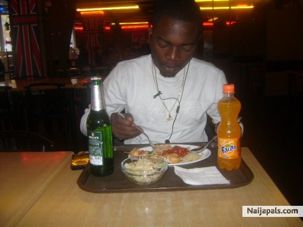 Guess wo wanna have lunch - click for next photo